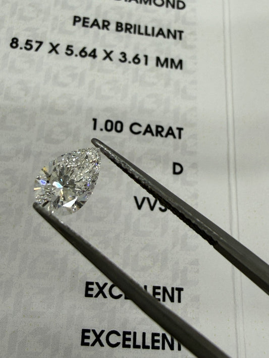 ペアシェイプ 1.00ct DカラーのルースとIGI鑑定書(8.57×5.64×3.61mm)